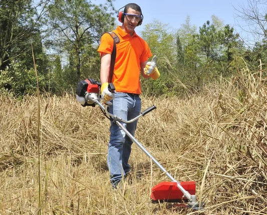 Débroussailleuse essence pour mauvaises herbes, outil de jardin populaire.